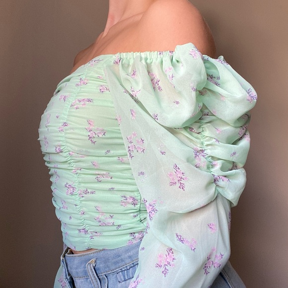 H&M floral ruffle top - Picture 3 of 4